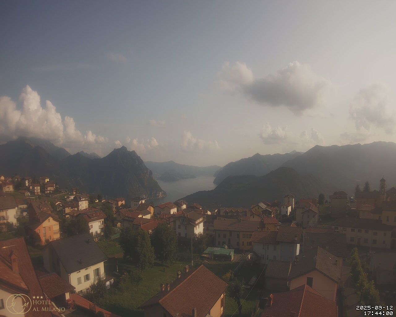 immagine della webcam nei dintorni di Endine Gaiano: webcam Bossico