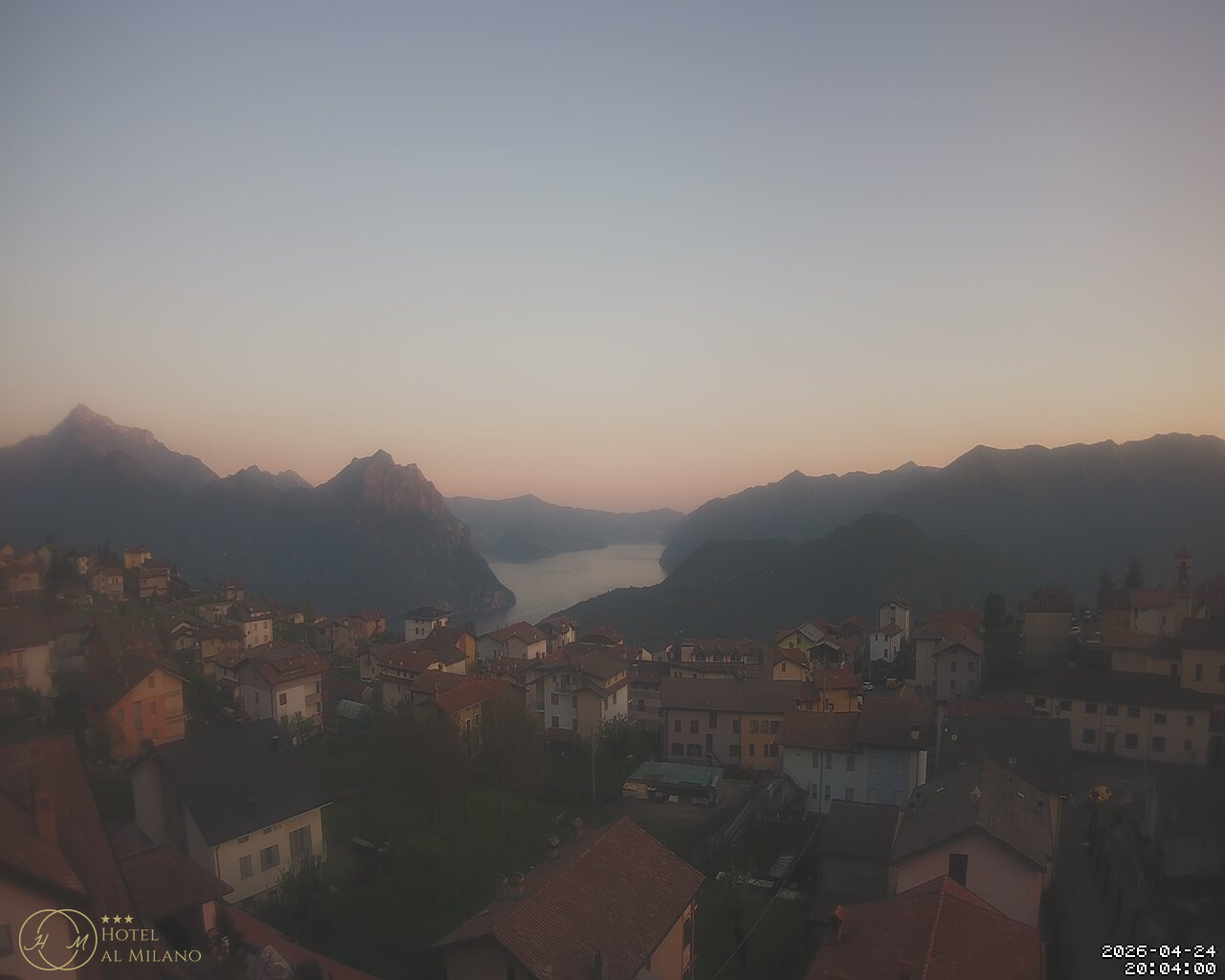 immagine della webcam nei dintorni di Tavernola Bergamasca: webcam Bossico